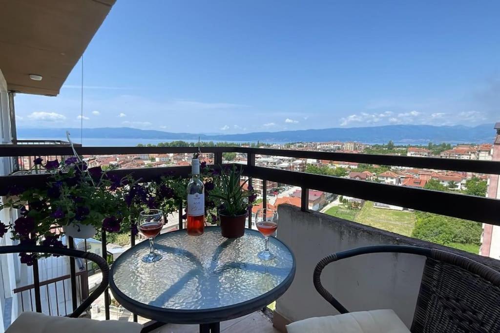 Stunning Lake And Mountain Views - Velkoski Apartments 오흐리드 외부 사진