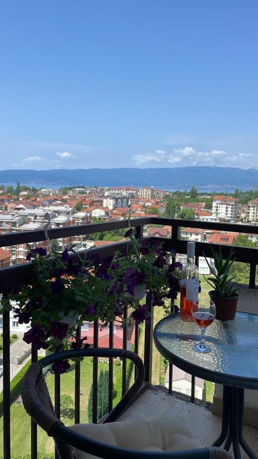 Stunning Lake And Mountain Views - Velkoski Apartments 오흐리드 외부 사진